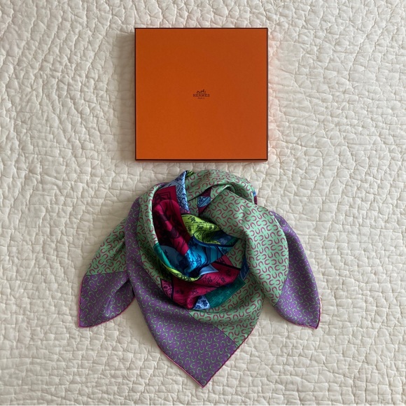 Brand New Hermes A Cheval Sur Mon Carre Silk Scarf - Picture 7 of 15